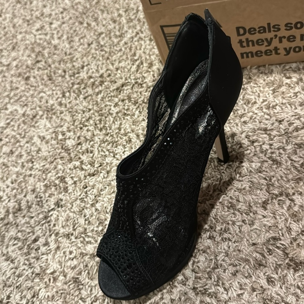 Lace high heel shootie